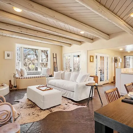 Casa Tatiz • Privacy In A Southwestern Gem